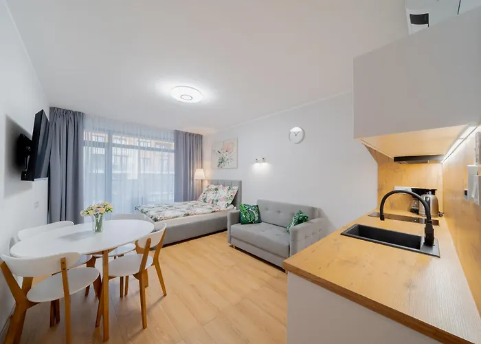 Flora - Z Aneksem I Klimatyzacja, Basen Netflix Lägenhet *