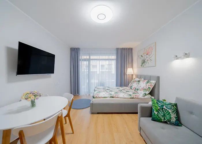 Flora - Z Aneksem I Klimatyzacja, Basen Netflix Lägenhet *