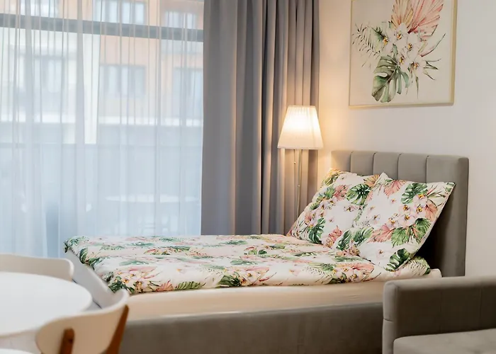 Lägenhet Flora - Z Aneksem I Klimatyzacja, Basen Netflix