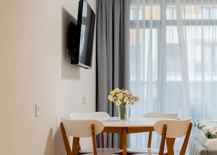 Flora - Z Aneksem I Klimatyzacja, Basen Netflix