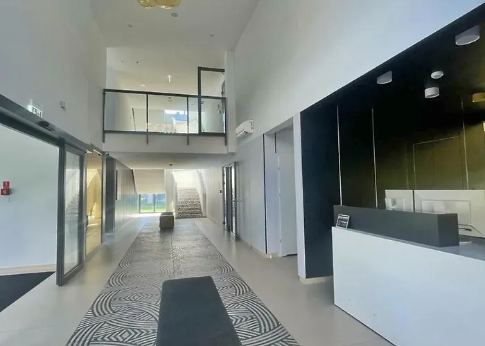 Flora - Z Aneksem I Klimatyzacja, Basen Netflix