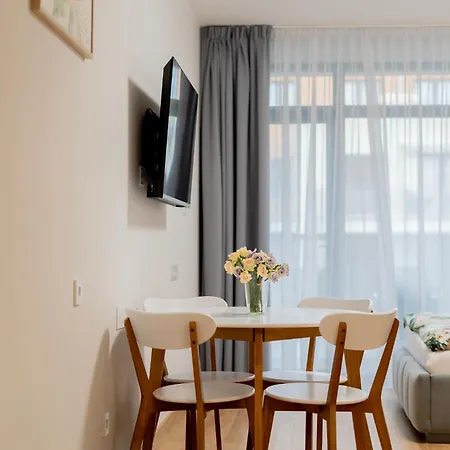 Flora - Z Aneksem I Klimatyzacja, Basen Netflix